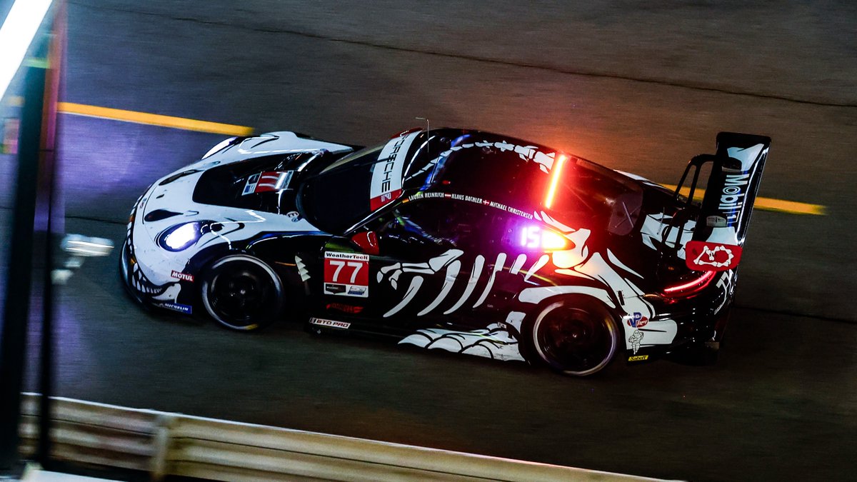 Porsche 911 GT3R 'Spooky' - Skate Deck Wall Art