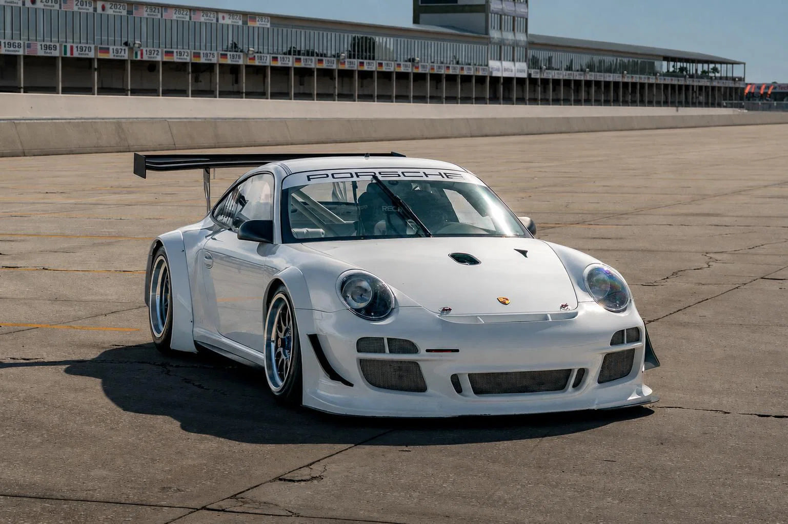Porsche 997 GT3R - Skate Deck Wall Art